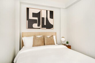 238 W 73rd St in New York, NY - Building Photo - Building Photo