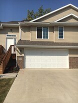 460 RJ Dr in Tiffin, IA - Building Photo