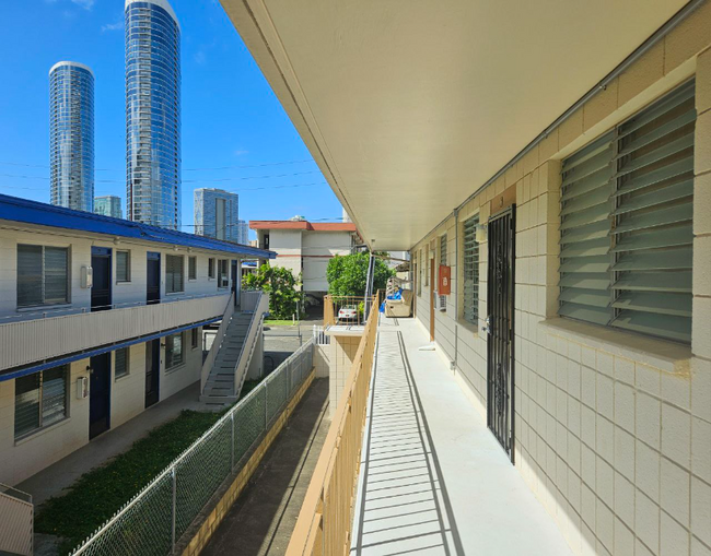 725 Birch St in Honolulu, HI - Foto de edificio - Building Photo