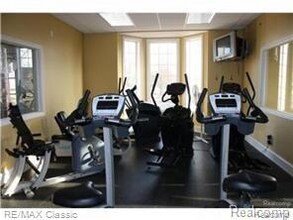 45707 N Stonewood Rd in Canton, MI - Foto de edificio - Building Photo