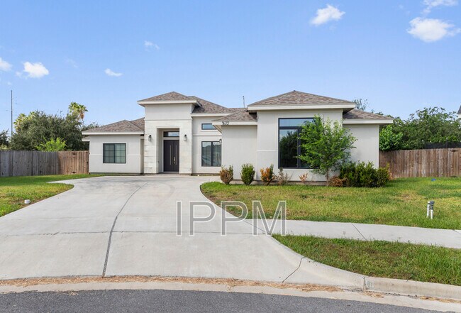 1622 Helena Dr in Harlingen, TX - Building Photo - Building Photo