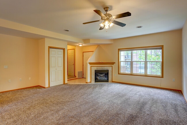 1813 Carns Dr in Madison, WI - Foto de edificio - Building Photo