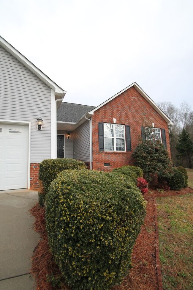 1830 Country Manor Ln in Rock Hill, SC - Building Photo - Building Photo