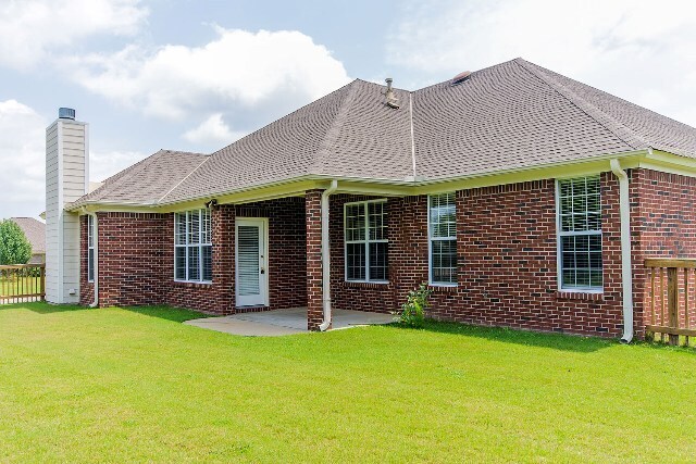 9500 Helmsley Cir in Montgomery, AL - Foto de edificio - Building Photo
