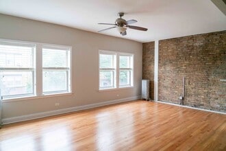 2822 W Montrose Ave in Chicago, IL - Foto de edificio - Building Photo