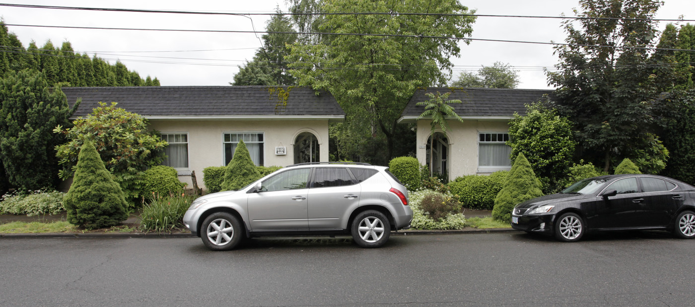 3610-3622 SE Harrison St in Portland, OR - Building Photo