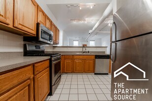 1844 W Henderson St in Chicago, IL - Building Photo