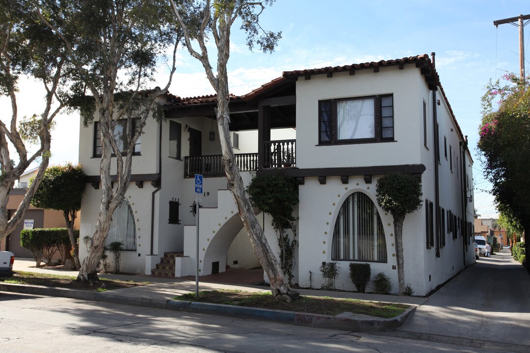 719-721 Obispo Ave in Long Beach, CA - Building Photo