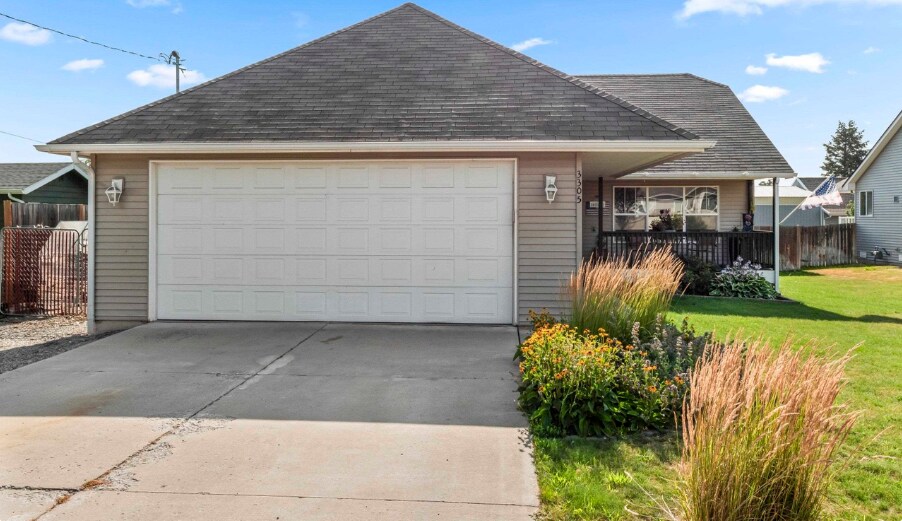 3305 N Fowler Rd in Spokane, WA - Foto de edificio
