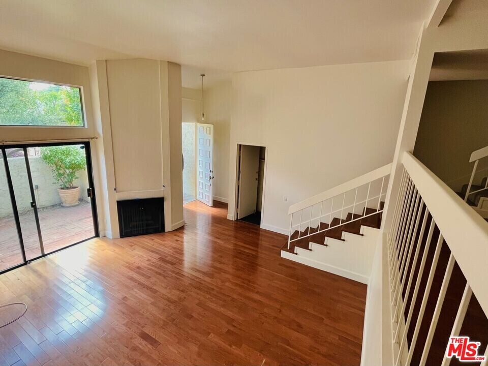 6201 Shoup Ave-Unit -81 in Los Angeles, CA - Building Photo