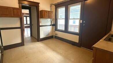 58 Lester St-Unit -2L in Springfield, MA - Building Photo - Building Photo