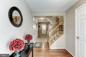 10106 Sir Reynard Ln in Linton Hall, VA - Building Photo - Building Photo