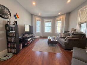 18 Washburn St, Unit 2 in Boston, MA - Building Photo - Building Photo