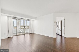 2151 Jamieson Ave in Alexandria, VA - Building Photo - Building Photo