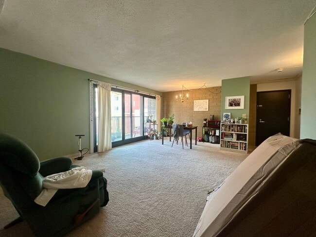 41 Marion St, Unit 8A in Brookline, MA - Foto de edificio - Building Photo