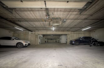 238 E Irving Park Rd, Unit 403 in Wood Dale, IL - Building Photo - Building Photo