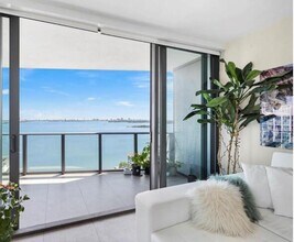 460 NE 28th St, Unit 2001 in Miami, FL - Building Photo - Building Photo