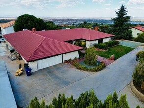 527 Westlake Dr in Palmdale, CA - Building Photo - Building Photo