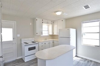 826 E N 10th St in Abilene, TX - Building Photo - Building Photo