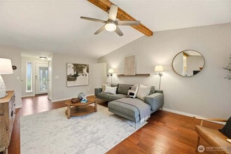 14201 60th Ave SE in Everett, WA - Foto de edificio - Building Photo