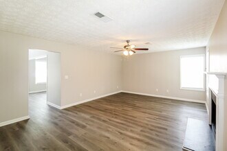 7928 Weathers Ct in Lithonia, GA - Foto de edificio - Building Photo