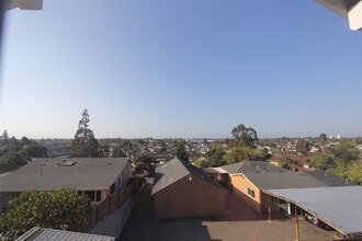 15667 Liberty St in San Leandro, CA - Building Photo - Building Photo