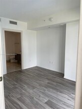 801 S Miami Ave, Unit 1202 in Miami, FL - Foto de edificio - Building Photo