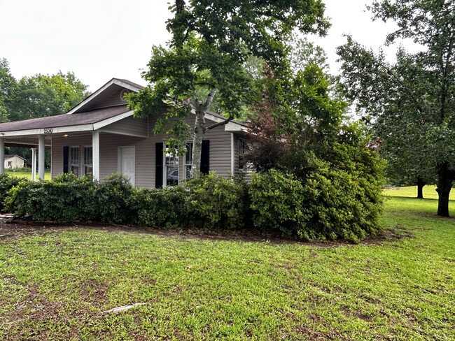 property at 2504 Kavanaugh Rd