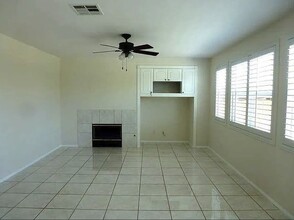 27647 Rosemont Ct in Moreno Valley, CA - Building Photo - Building Photo