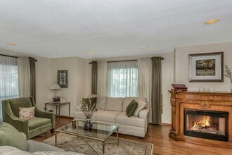 30 Vanderbilt Way in Valley Stream, NY - Building Photo - Building Photo