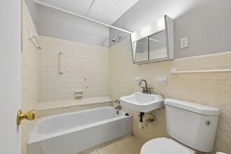 550 Harding Plz, Unit E113 in Nashville, TN - Building Photo - Building Photo