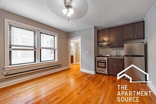 612 W Patterson Ave, Unit 708 in Chicago, IL - Building Photo