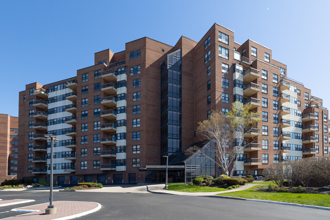 Seal Harbor Condominiums in Winthrop, MA - Building Photo