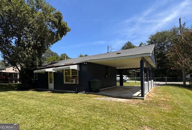 5771 Satterfield Dr in Macon, GA - Foto de edificio - Building Photo