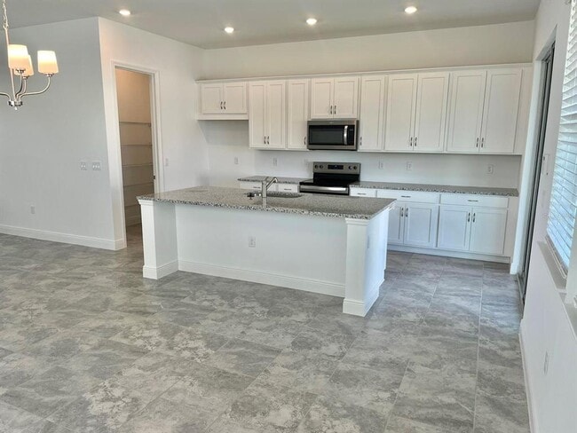 3082 Voyager Ave in St. Cloud, FL - Foto de edificio - Building Photo