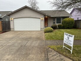 4023 Spring Ave NE in Albany, OR - Building Photo