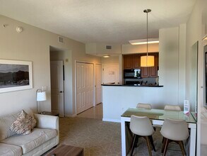7395 Universal Blvd, Unit Luxury 1-Bedroom Apartmen in Orlando, FL - Building Photo - Building Photo