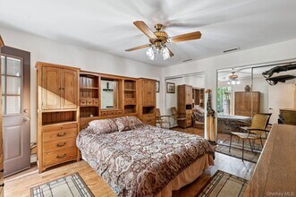 4 Ivy Pl in Shelter Island, NY - Building Photo - Building Photo