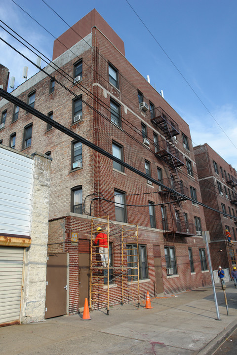 65 Central Park Ave in Yonkers, NY - Building Photo