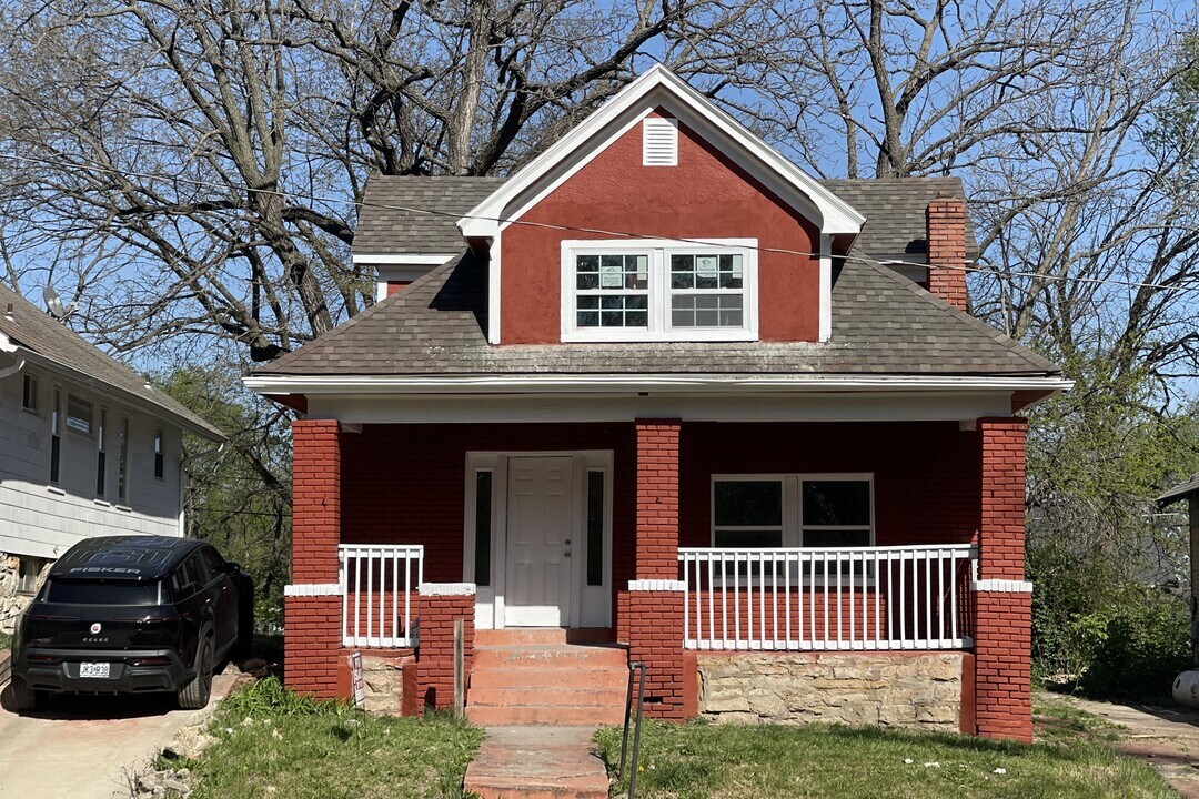 4531 Park Ave in Kansas City, MO - Building Photo