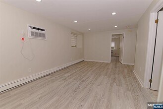 380 Undercliff Ave in Edgewater, NJ - Building Photo - Building Photo