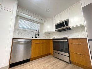 21208 Merridy St in Los Angeles, CA - Building Photo - Building Photo