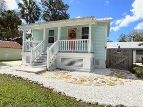 222 NE 1st Ave in Crystal River, FL - Building Photo - Building Photo
