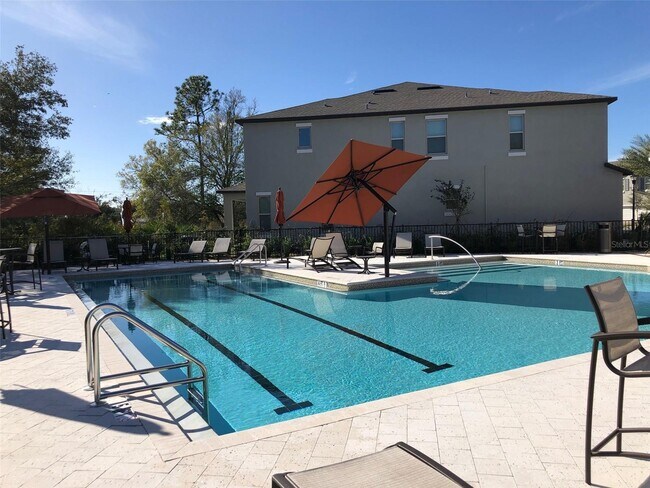 10056 Corso Milano Dr in Tampa, FL - Foto de edificio - Building Photo