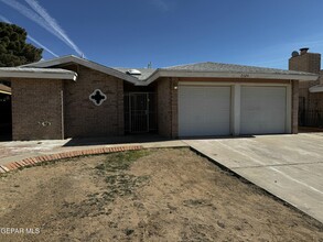 2124 Robert Wynn St in El Paso, TX - Building Photo - Building Photo