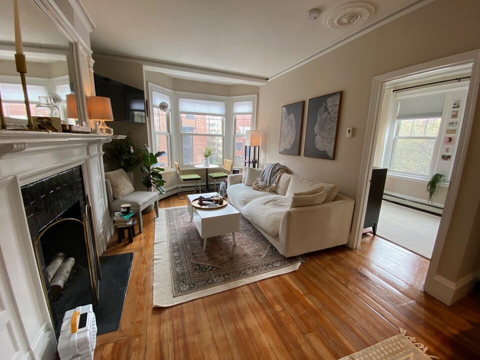 92 Pinckney St, Unit 4 in Boston, MA - Building Photo