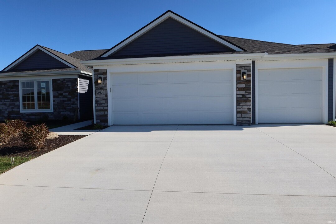 5437 Broad Fields Cove in Fort Wayne, IN - Building Photo
