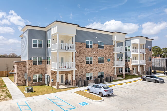 Sea Holly Grande in Baton Rouge, LA - Building Photo - Building Photo