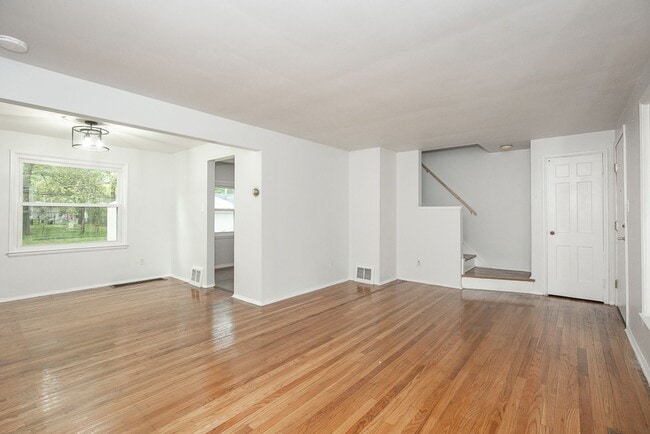 19400 Shakerwood Rd in Warrensville Heights, OH - Building Photo - Building Photo