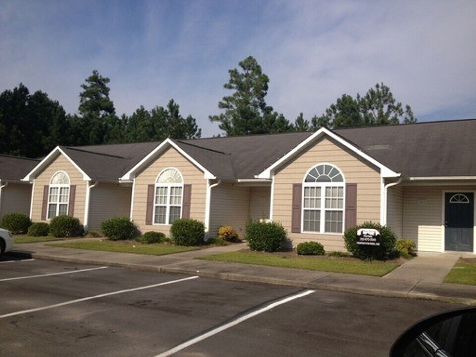 3807 Blue Grass Ct in New Bern, NC - Building Photo